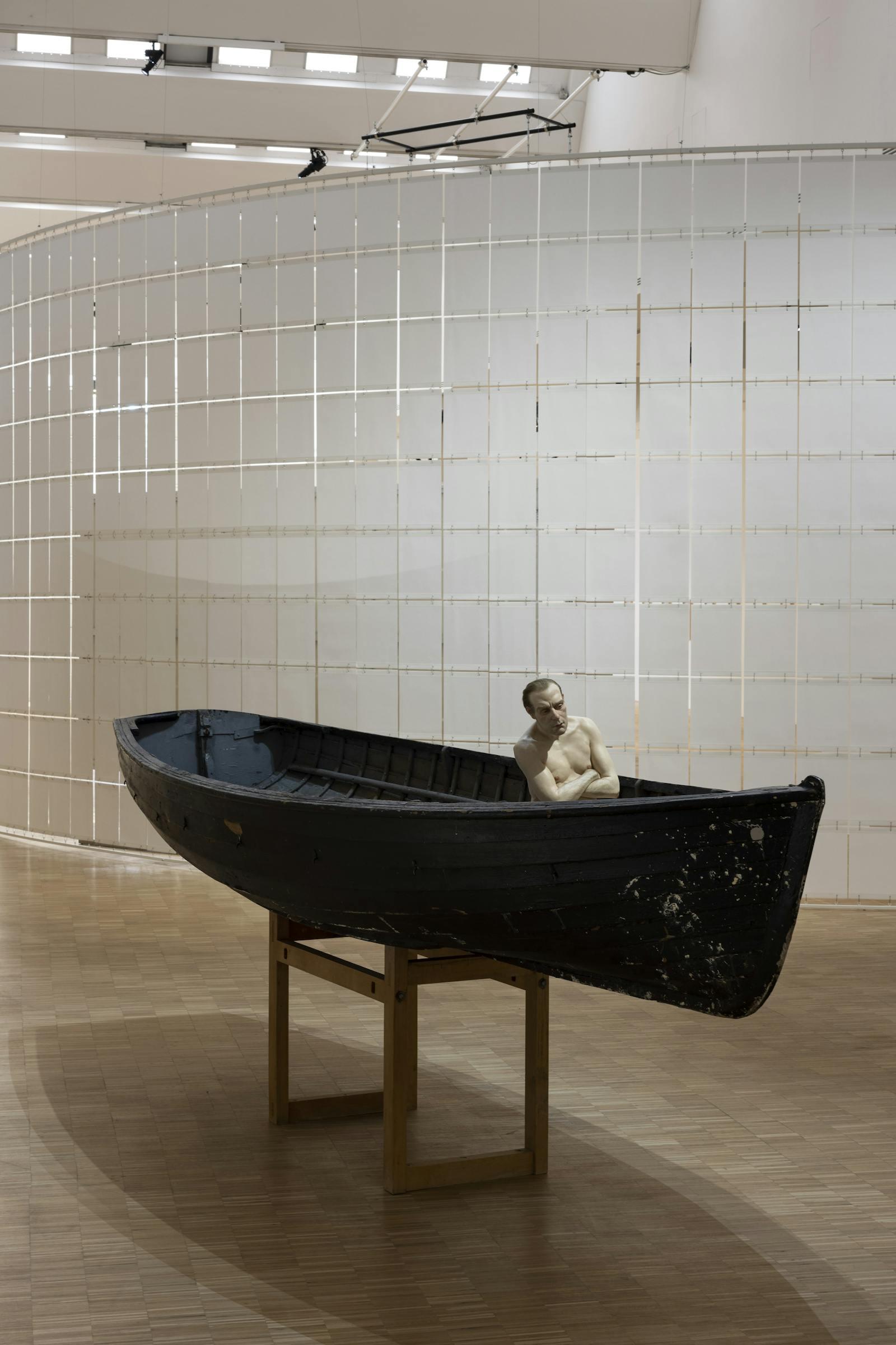 Ron Mueck, Man in a Boat, installation view, ph. Andrea Rossetti