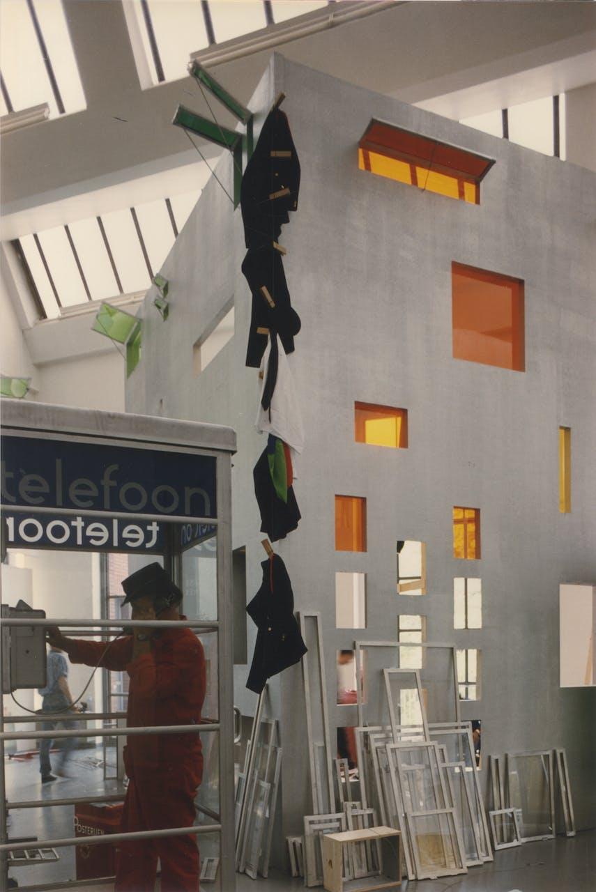 XVIII Triennale - Partecipazioni internazionali - Sezione Paesi Bassi. Segni nella strada. Progetto dell'allestimento di Ewoud Traast e Edith Gruson, 1992 © Fondacci Fabio
