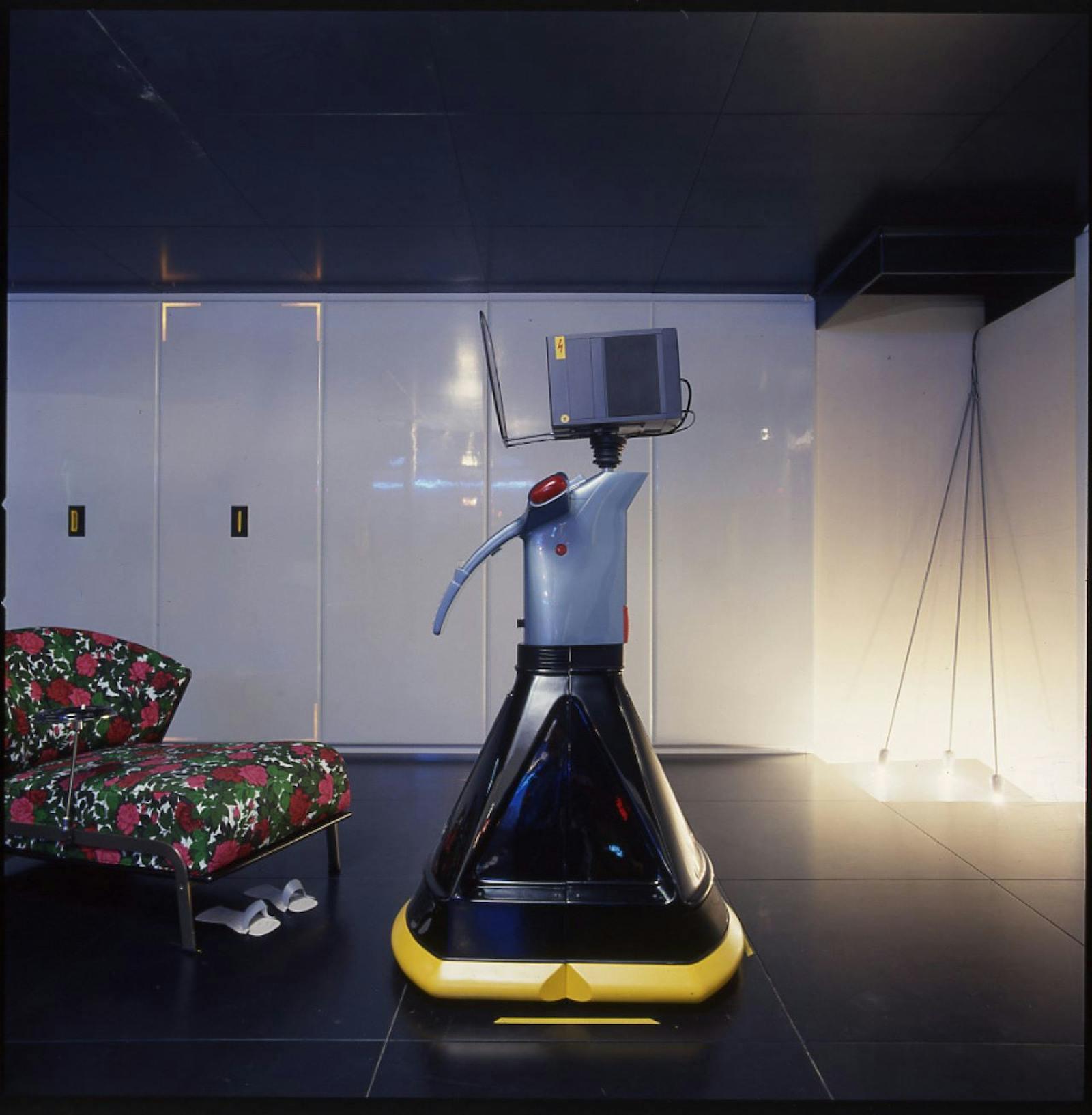 Denis Santachiara, Robot Ines, 1986, Triennale Milano Archivi